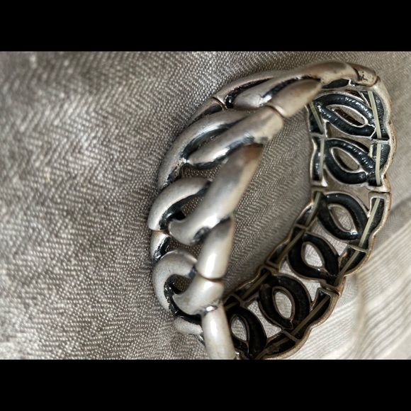 Premier Designs Matte Silver Stretch Bracelet - Picture 2 of 2